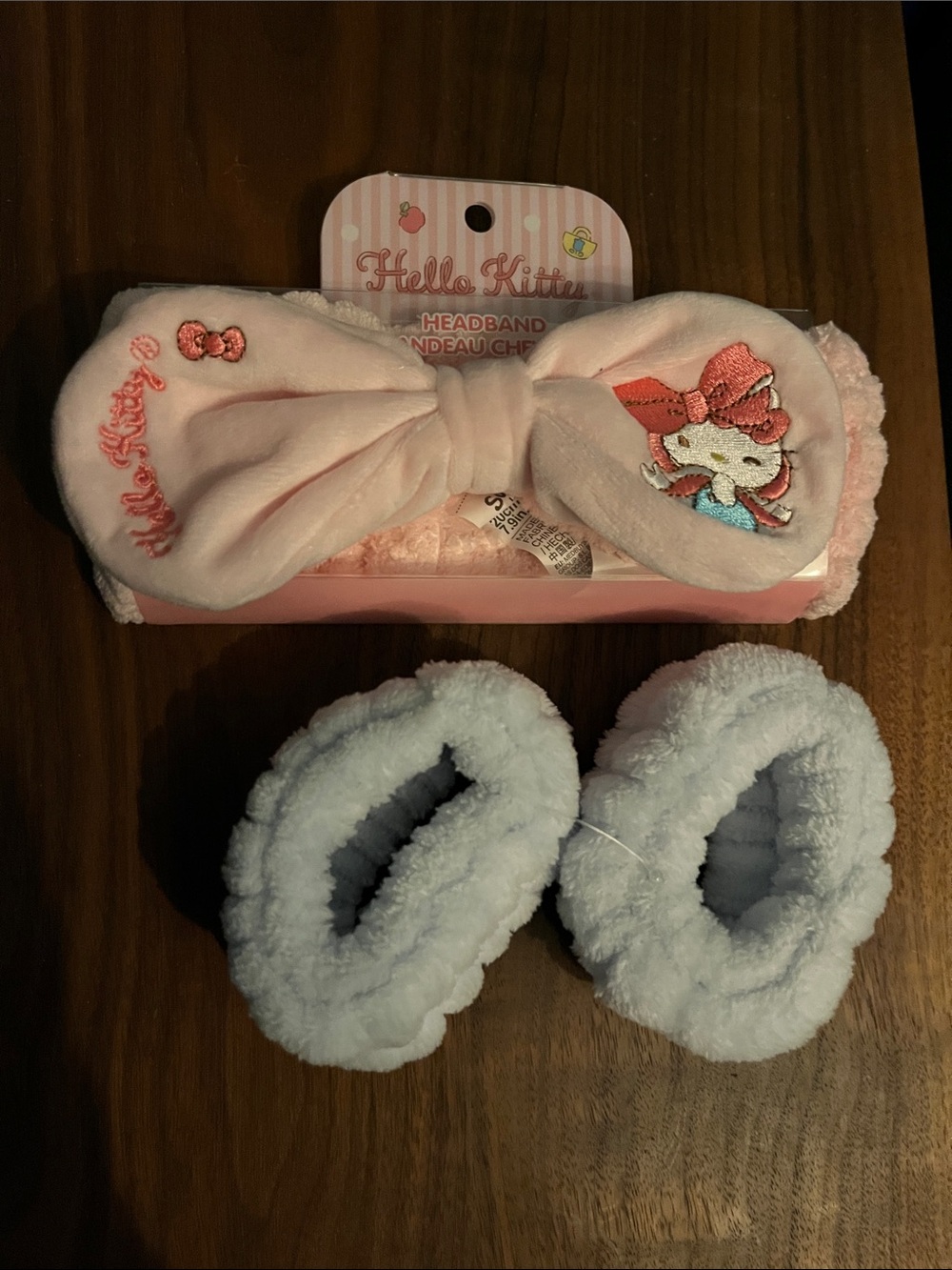 Hello Kitty headband and wristbands for cleansing